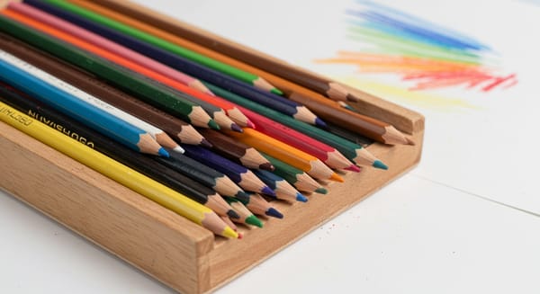 Desvendando o Mundo do Lápis de Cor: Guia Completo para Escolher o Seu Kit Ideal