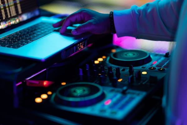 Playlist para Festas em Casa: Com os Maiores Hits do Momento