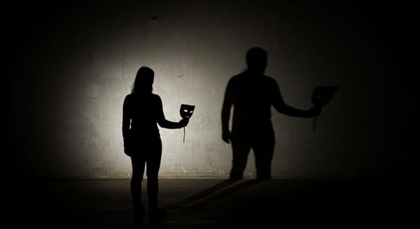 O Que Significa a Palavra 'Embusteiro'? Desvendando a Decepção